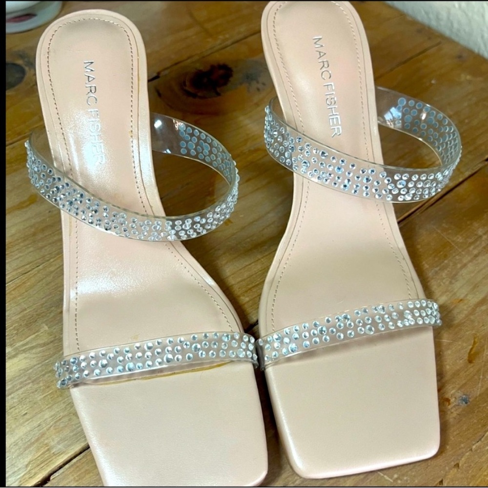 NWOT Marc Fisher Anlita Rhinestone Sandal
